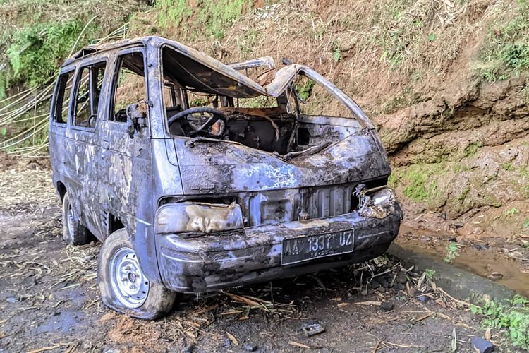 Akibat Rokok dan Bensin Netes Mobil Muslihin Habis Terbakar