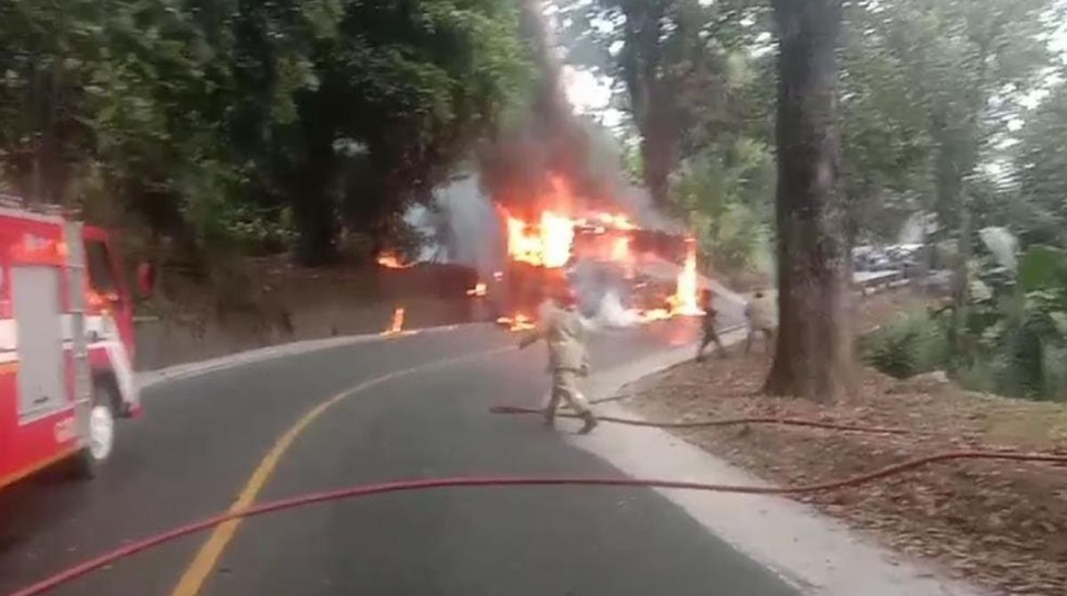 Supir Ceritakan Selamat Insiden Bus Kebakaran Suka Bumi